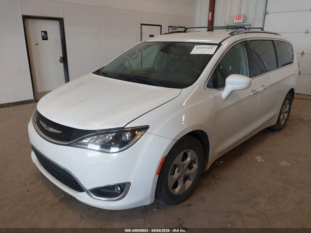 Продаж на аукціоні авто 2017 Chrysler Pacifica Touring-l Plus, vin: 2C4RC1EG6HR677016, номер лоту: 45005802