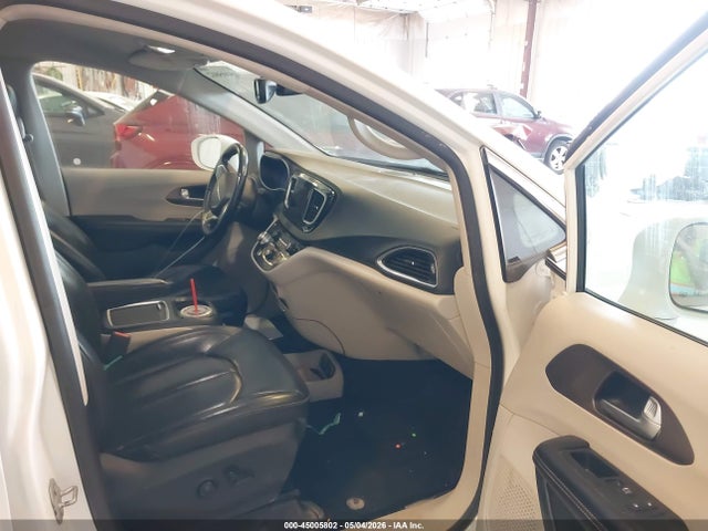 Продаж на аукціоні авто 2017 Chrysler Pacifica Touring-l Plus, vin: 2C4RC1EG6HR677016, номер лоту: 45005802