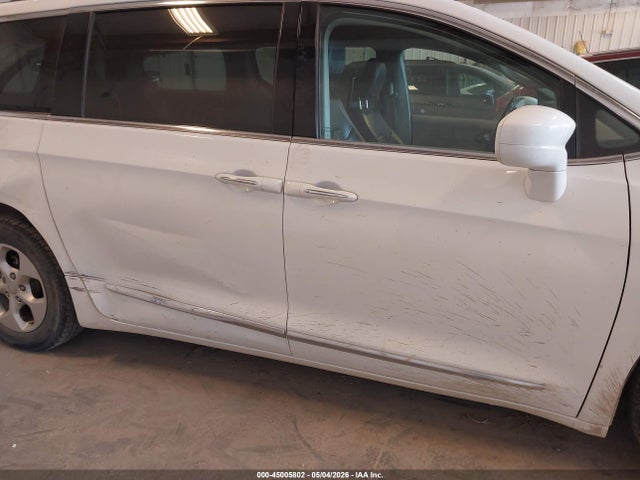 Продаж на аукціоні авто 2017 Chrysler Pacifica Touring-l Plus, vin: 2C4RC1EG6HR677016, номер лоту: 45005802