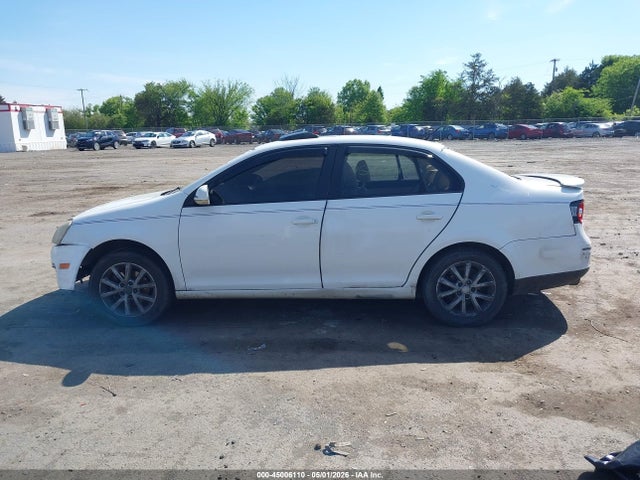 45006110 :رقم المزاد ، 3VWRZ7AJ8AM132657 vin ، 2010 Volkswagen Jetta Limited Edition مزاد بيع