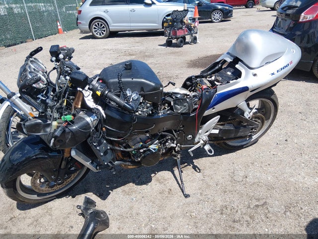 Suzuki Gsx1300 Ra 2019 JS1GX72B7K7100943 Image 2