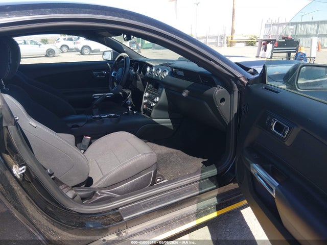 1FA6P8AM3H5277428 Ford Mustang V6