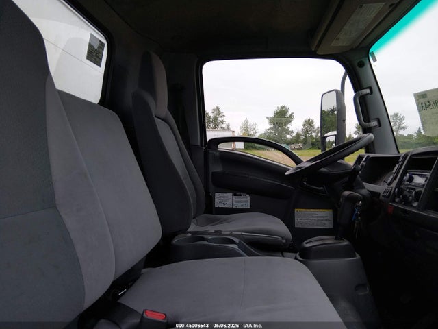 45006543 :رقم المزاد ، JALE5W162H7301187 vin ، 2017 Isuzu Nrr Dsl Reg At مزاد بيع