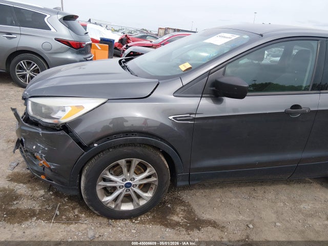 45006609 :رقم المزاد ، 1FMCU0F7XHUC01183 vin ، 2017 Ford Escape S مزاد بيع