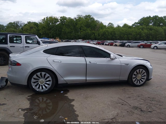 Tesla Model S P85 2014 5YJSA1H18EFP45354 Image 13
