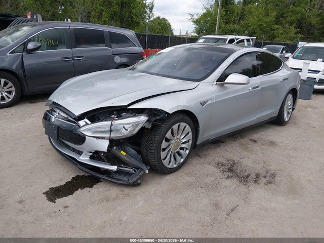 Tesla Model S P85 2014 5YJSA1H18EFP45354 Image 2