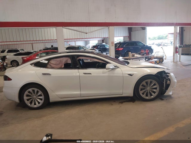 Tesla Model S 60/75 2017 5YJSA1E10HF186150 Image 13