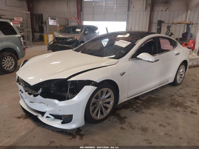Tesla Model S 60/75 2017 5YJSA1E10HF186150 Image 2