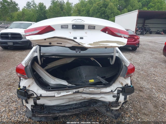 5NPD84LF3JH226961 Hyundai ELANTRA SEL