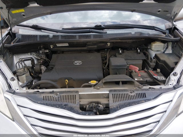 45006768 :رقم المزاد ، 5TDKK3DC5FS574236 vin ، 2015 Toyota Sienna Le 7 Passenger/le 8 Passenger مزاد بيع