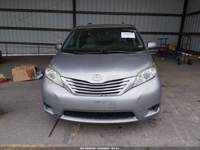 45006768 :رقم المزاد ، 5TDKK3DC5FS574236 vin ، 2015 Toyota Sienna Le 7 Passenger/le 8 Passenger مزاد بيع