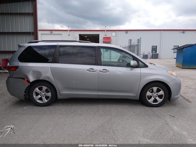 45006768 :رقم المزاد ، 5TDKK3DC5FS574236 vin ، 2015 Toyota Sienna Le 7 Passenger/le 8 Passenger مزاد بيع