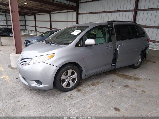 45006768 :رقم المزاد ، 5TDKK3DC5FS574236 vin ، 2015 Toyota Sienna Le 7 Passenger/le 8 Passenger مزاد بيع