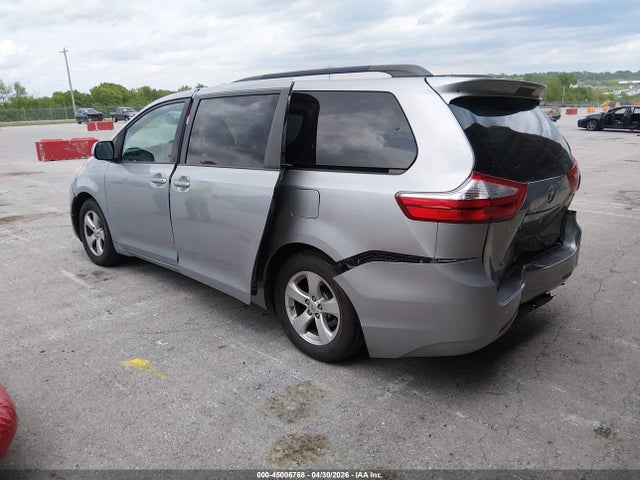 45006768 :رقم المزاد ، 5TDKK3DC5FS574236 vin ، 2015 Toyota Sienna Le 7 Passenger/le 8 Passenger مزاد بيع