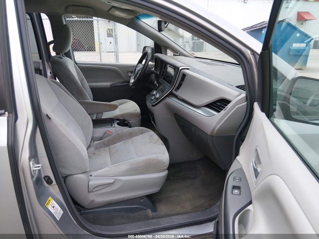 45006768 :رقم المزاد ، 5TDKK3DC5FS574236 vin ، 2015 Toyota Sienna Le 7 Passenger/le 8 Passenger مزاد بيع