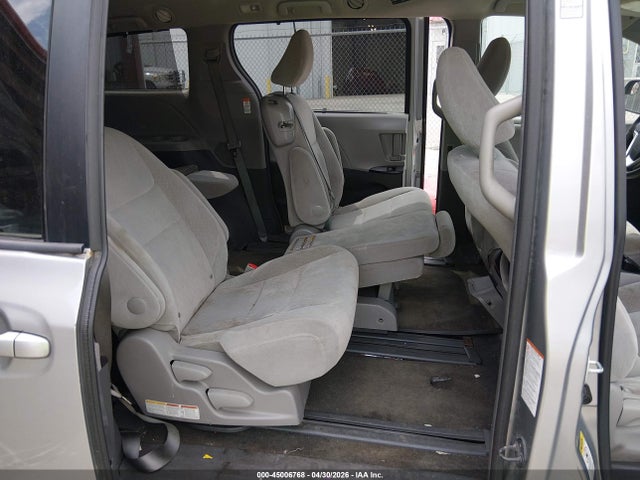 45006768 :رقم المزاد ، 5TDKK3DC5FS574236 vin ، 2015 Toyota Sienna Le 7 Passenger/le 8 Passenger مزاد بيع