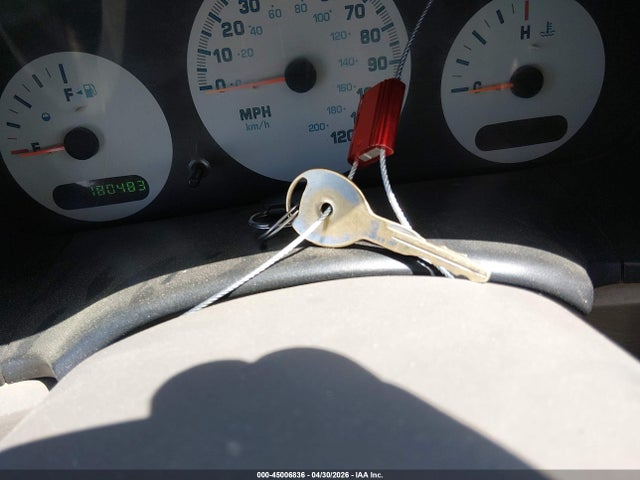 45006836 :رقم المزاد ، 1C8GJ25322B719833 vin ، 2002 Chrysler Voyager مزاد بيع
