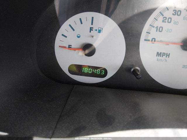 45006836 :رقم المزاد ، 1C8GJ25322B719833 vin ، 2002 Chrysler Voyager مزاد بيع