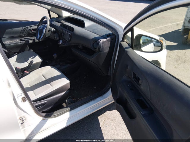 JTDKDTB34F1099897 Toyota Prius C Four/one/three/two