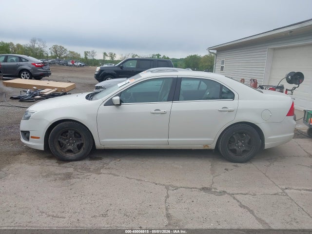 45006915 :رقم المزاد ، 3FAHP0HA2BR120158 vin ، 2011 Ford Fusion Se مزاد بيع