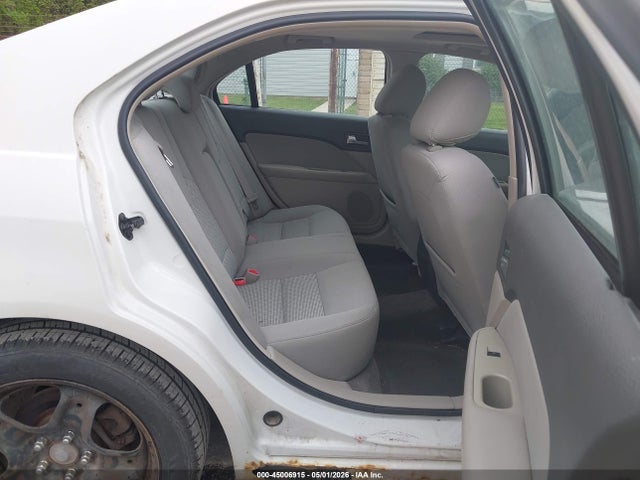 45006915 :رقم المزاد ، 3FAHP0HA2BR120158 vin ، 2011 Ford Fusion Se مزاد بيع