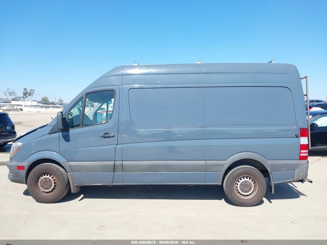45006979 :رقم المزاد ، WD3PE7CD9JP645076 vin ، 2018 Mercedes-benz Sprinter 2500 Standard Roof V6 مزاد بيع