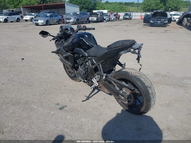 45006984 :رقم المزاد ، JS1EM13B5S7101584 vin ، 2025 Suzuki Gsx800 F مزاد بيع