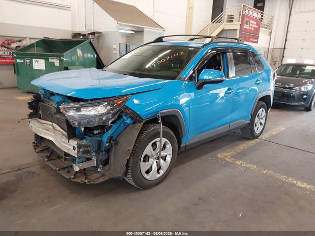 Toyota RAV4 LE 2020 JTMG1RFV0LD049392 Image 2