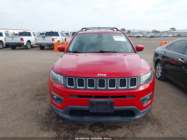 3C4NJCBBXJT227297 Jeep Compass Latitude Fwd