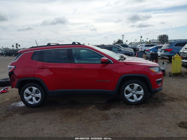 3C4NJCBBXJT227297 Jeep Compass Latitude Fwd