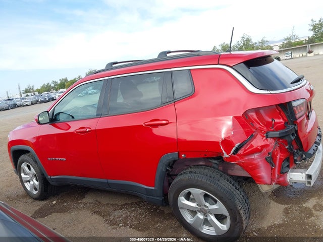3C4NJCBBXJT227297 Jeep Compass Latitude Fwd