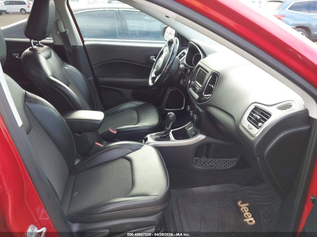 3C4NJCBBXJT227297 Jeep Compass Latitude Fwd