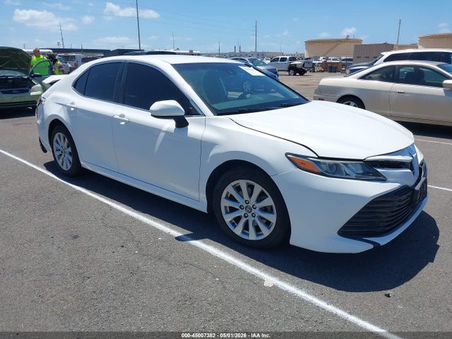 45007382 :رقم المزاد ، 4T1C11AK7LU311918 vin ، 2020 Toyota Camry Le مزاد بيع