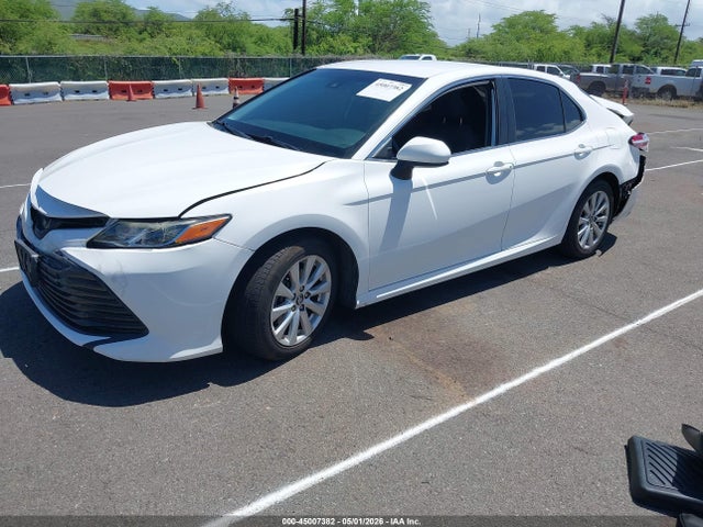 45007382 :رقم المزاد ، 4T1C11AK7LU311918 vin ، 2020 Toyota Camry Le مزاد بيع