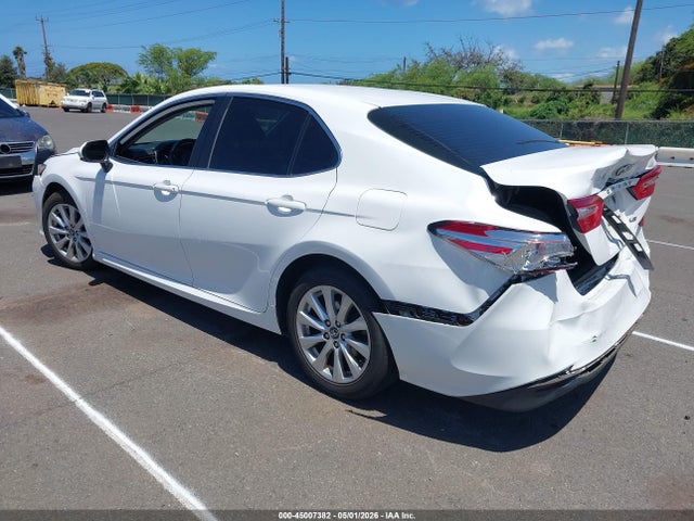 45007382 :رقم المزاد ، 4T1C11AK7LU311918 vin ، 2020 Toyota Camry Le مزاد بيع