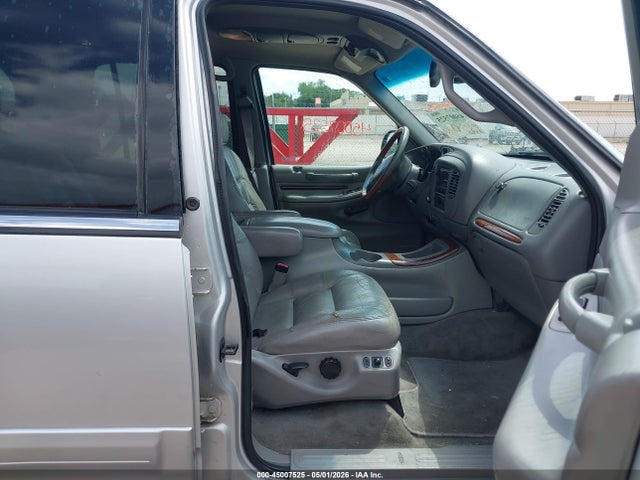 Продажа на аукционе авто 1998 Lincoln Navigator, vin: 5LMPU28LXWLJ51442, номер лота: 45007525