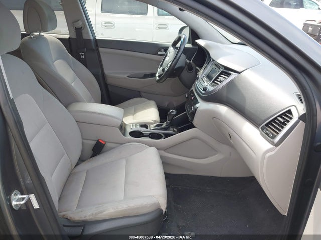 KM8J33A20HU561182 Hyundai Tucson Value