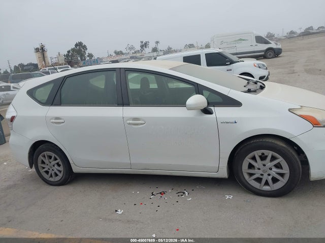 JTDZN3EU0E3334041 Toyota Prius V Five/three/two
