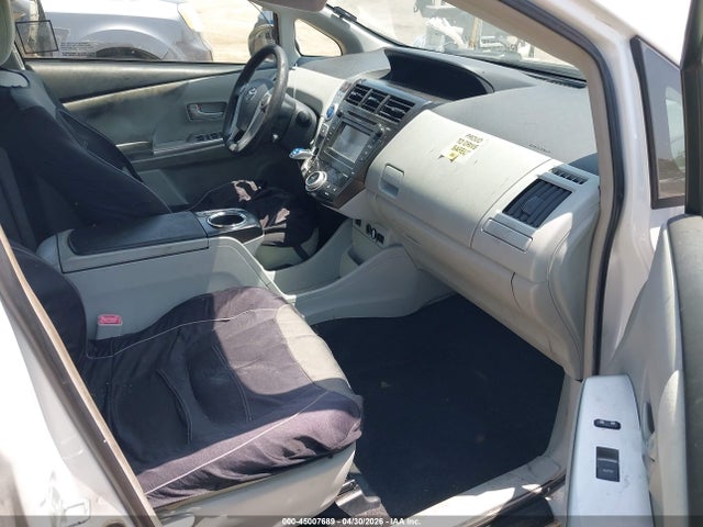 JTDZN3EU0E3334041 Toyota Prius V Five/three/two