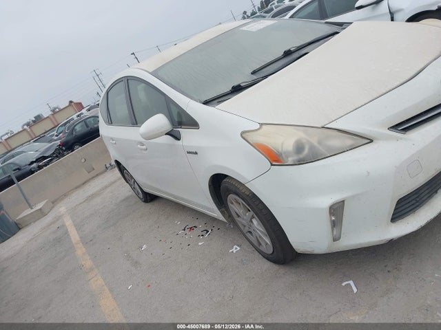 JTDZN3EU0E3334041 Toyota Prius V Five/three/two