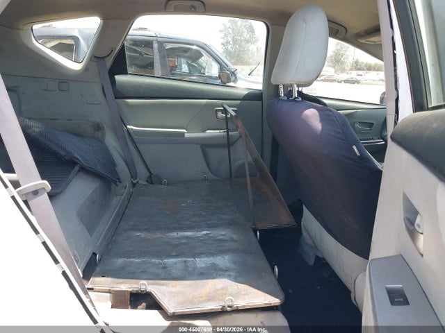 JTDZN3EU0E3334041 Toyota Prius V Five/three/two
