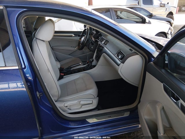45007750 :رقم المزاد ، 1VWDT7A37HC061198 vin ، 2017 Volkswagen Passat 1.8t R-line مزاد بيع