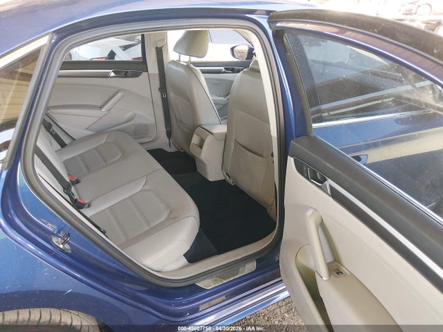 45007750 :رقم المزاد ، 1VWDT7A37HC061198 vin ، 2017 Volkswagen Passat 1.8t R-line مزاد بيع
