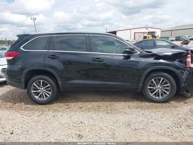 45007774 :رقم المزاد ، 5TDKZRFH1JS287864 vin ، 2018 Toyota Highlander Xle مزاد بيع