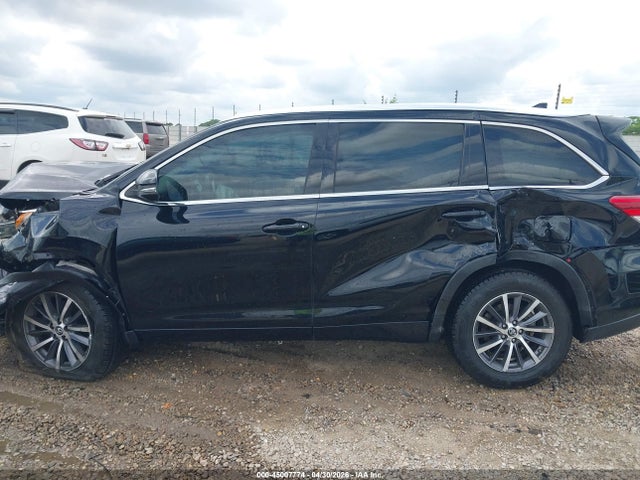 45007774 :رقم المزاد ، 5TDKZRFH1JS287864 vin ، 2018 Toyota Highlander Xle مزاد بيع