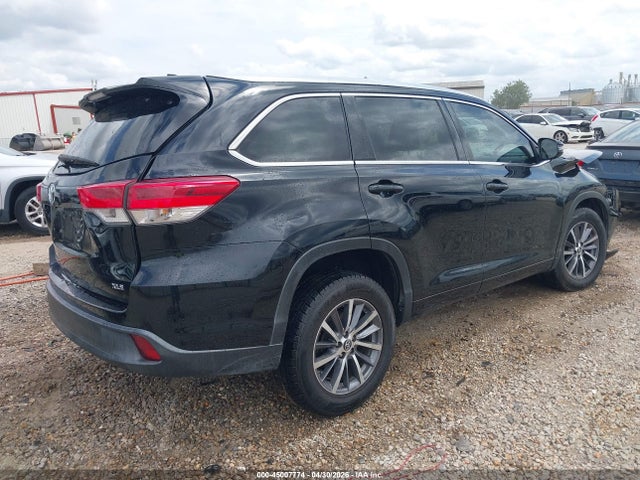 45007774 :رقم المزاد ، 5TDKZRFH1JS287864 vin ، 2018 Toyota Highlander Xle مزاد بيع