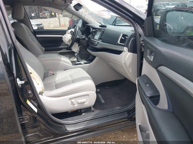 45007774 :رقم المزاد ، 5TDKZRFH1JS287864 vin ، 2018 Toyota Highlander Xle مزاد بيع