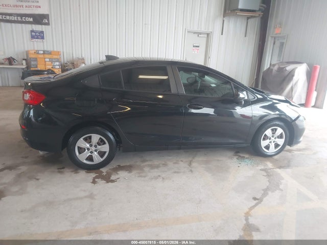 45007815 :رقم المزاد ، 1G1BC5SM5H7242243 vin ، 2017 Chevrolet Cruze Ls Auto مزاد بيع