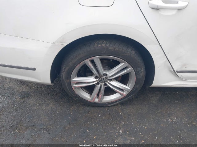 Продаж на аукціоні авто 2015 Volkswagen Passat 1.8t Sel Premium, vin: 1VWCT7A3XFC023733, номер лоту: 45008370
