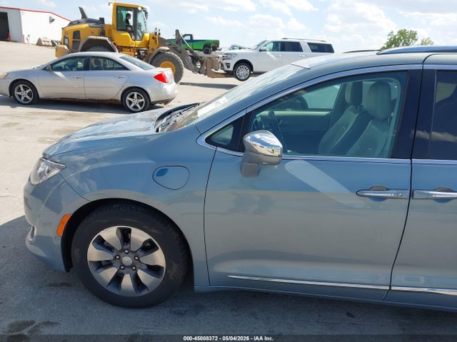 Продаж на аукціоні авто 2017 Chrysler Pacifica Hybrid Platinum, vin: 2C4RC1N71HR727689, номер лоту: 45008372